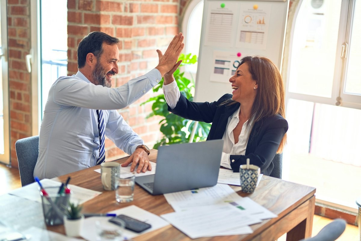 成员协作推进开发与测试